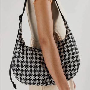 BAGGU Crescent Bag Medium Black & White Pixel Gingham